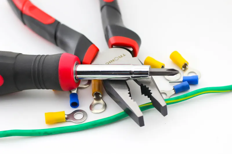 Screwdriver, pliers, connectors and green and yellow earth wire